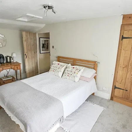 The Blue House לינה וארוחת בוקר