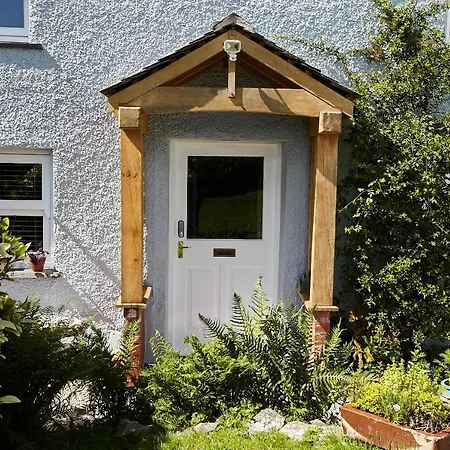 The Blue House 2* High Newton