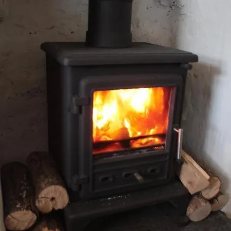 לינה וארוחת בוקר The Blue House 2*