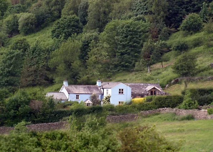 The Blue House 2* High Newton